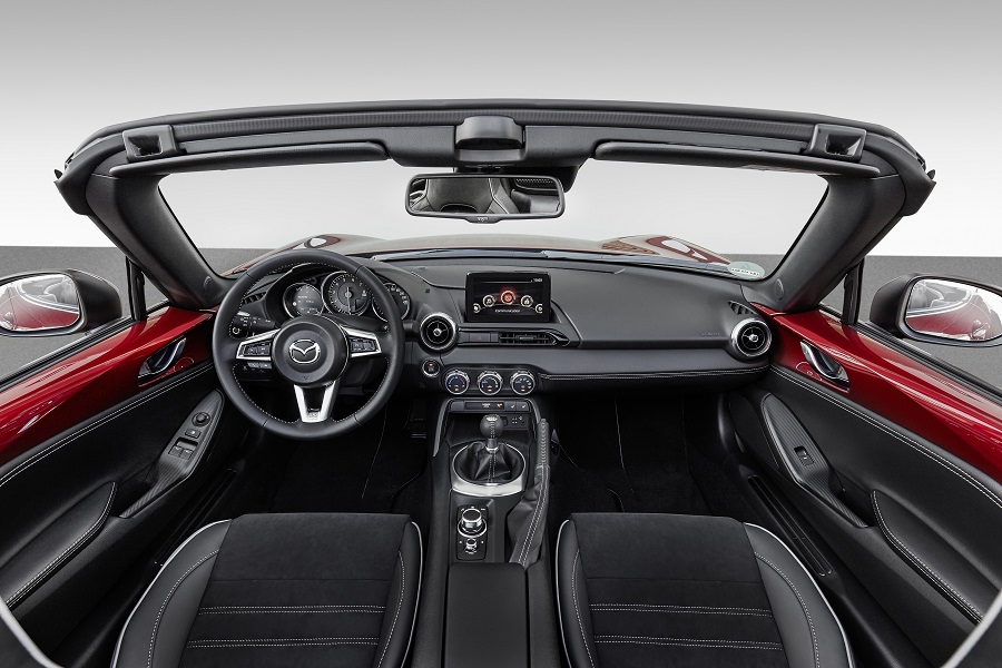 mx-5_interieur_english_001.jpg