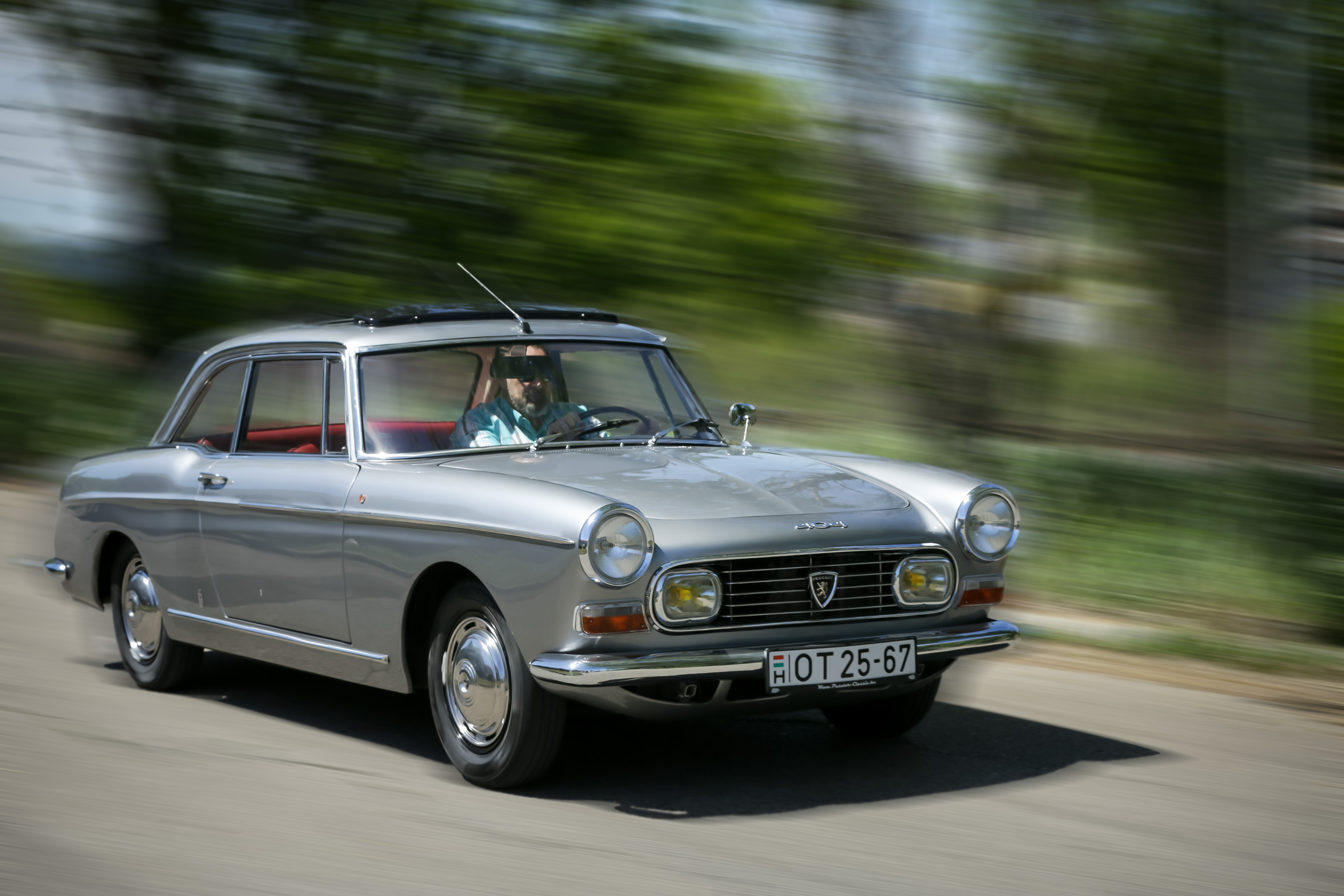 peugeot_404_coupe-1810.jpg