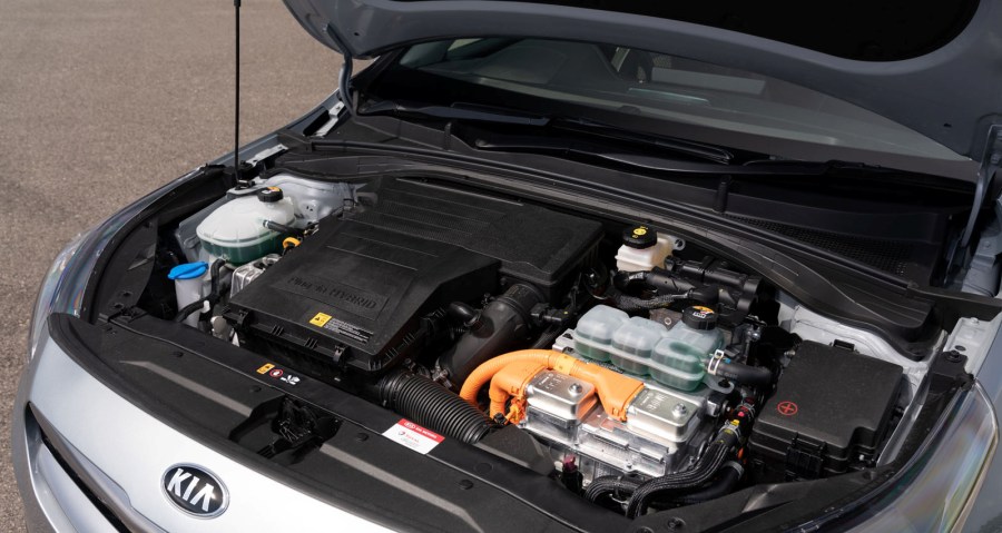 20-kia-xceed-phev-2020-uk-fd-engine.jpg