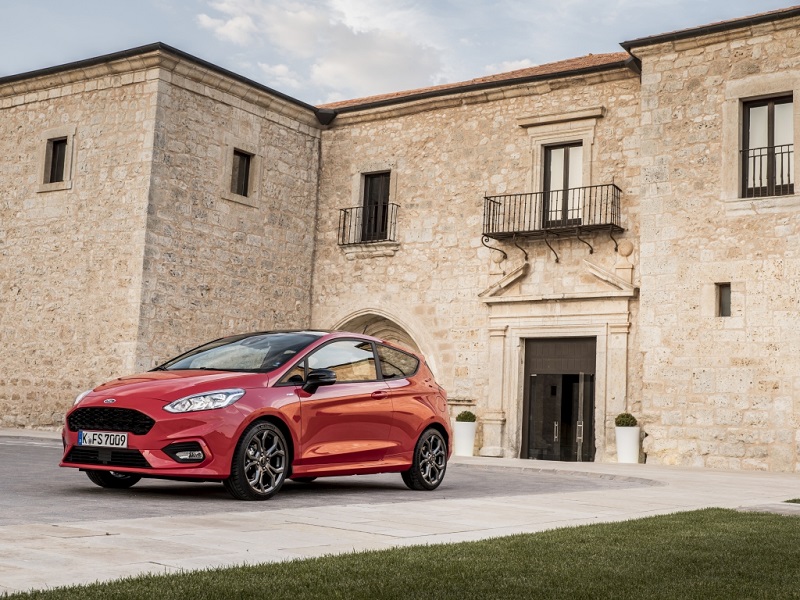 2017_ford_fiesta_st-line_race_red_033.jpg