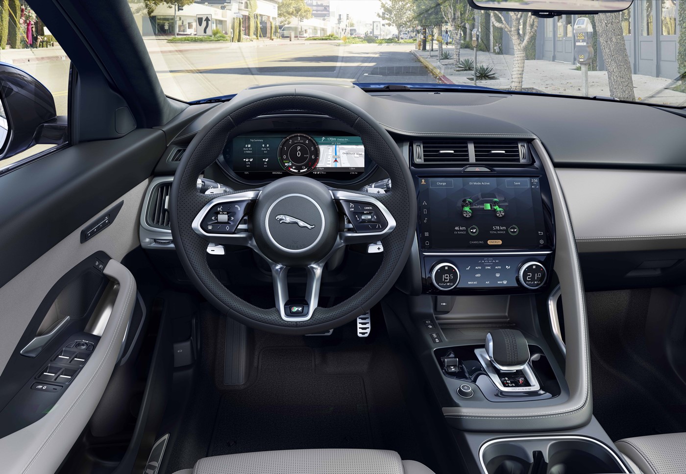 jag_e-pace_21my_phev_interior_281020_001.jpg