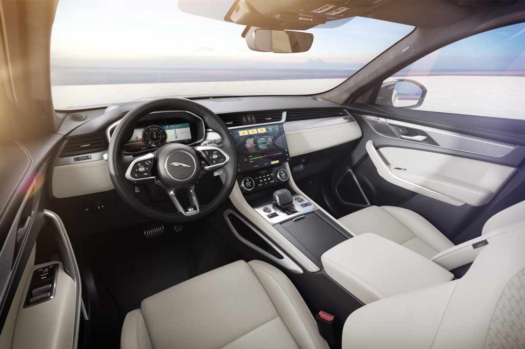 jag_f-pace_22my_04_light_oyster_interior_110821.jpg