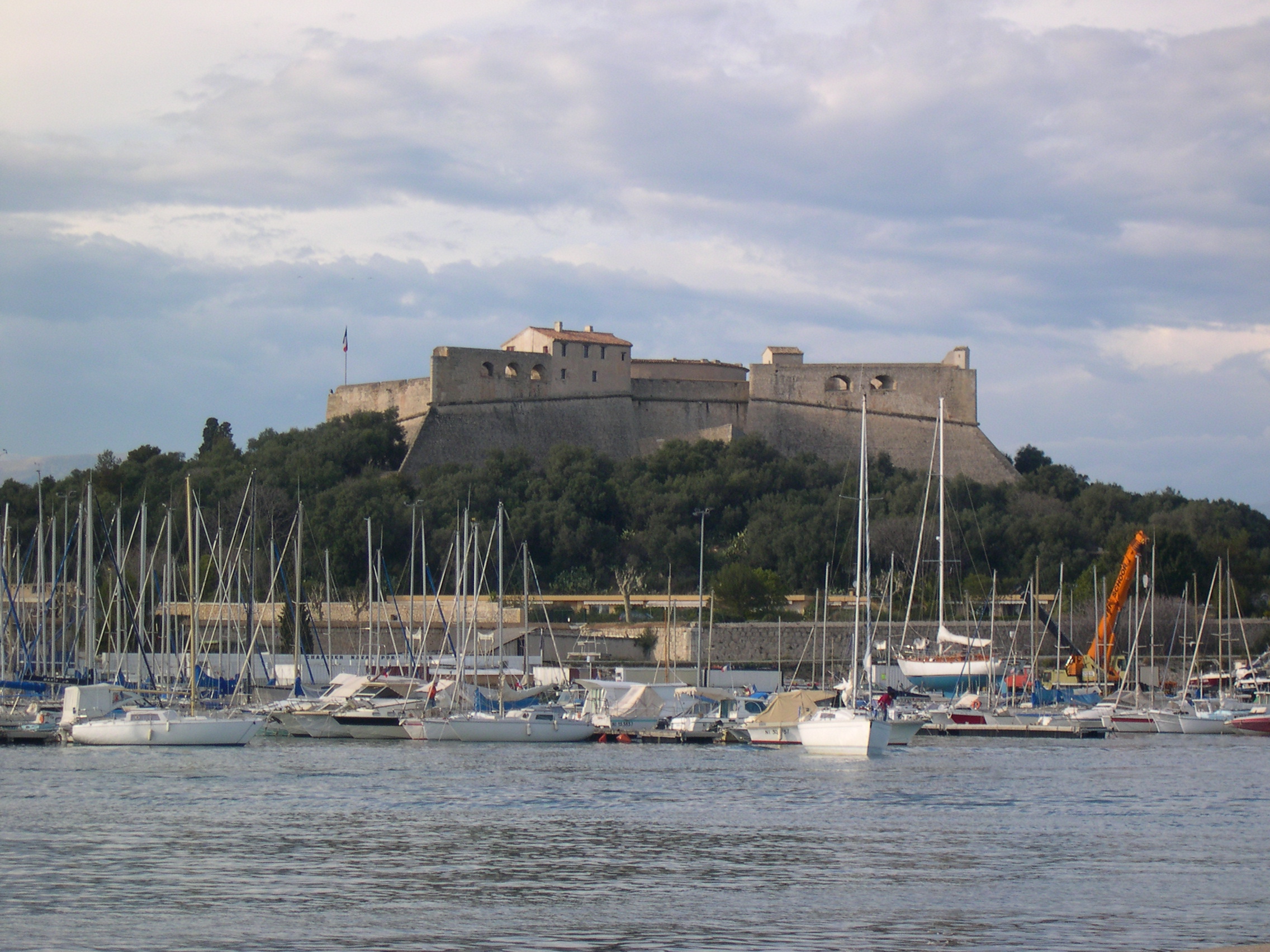 Fort Carré ismét