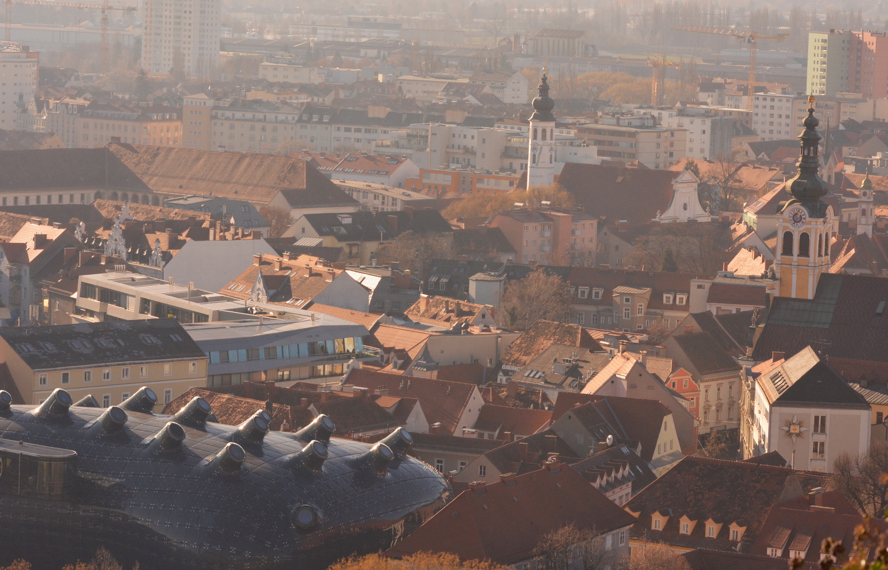 a város látképe a Schlossbergről