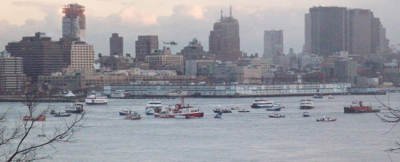 1280px-us_airways_flight_1549_in_hudson_cropped.JPG