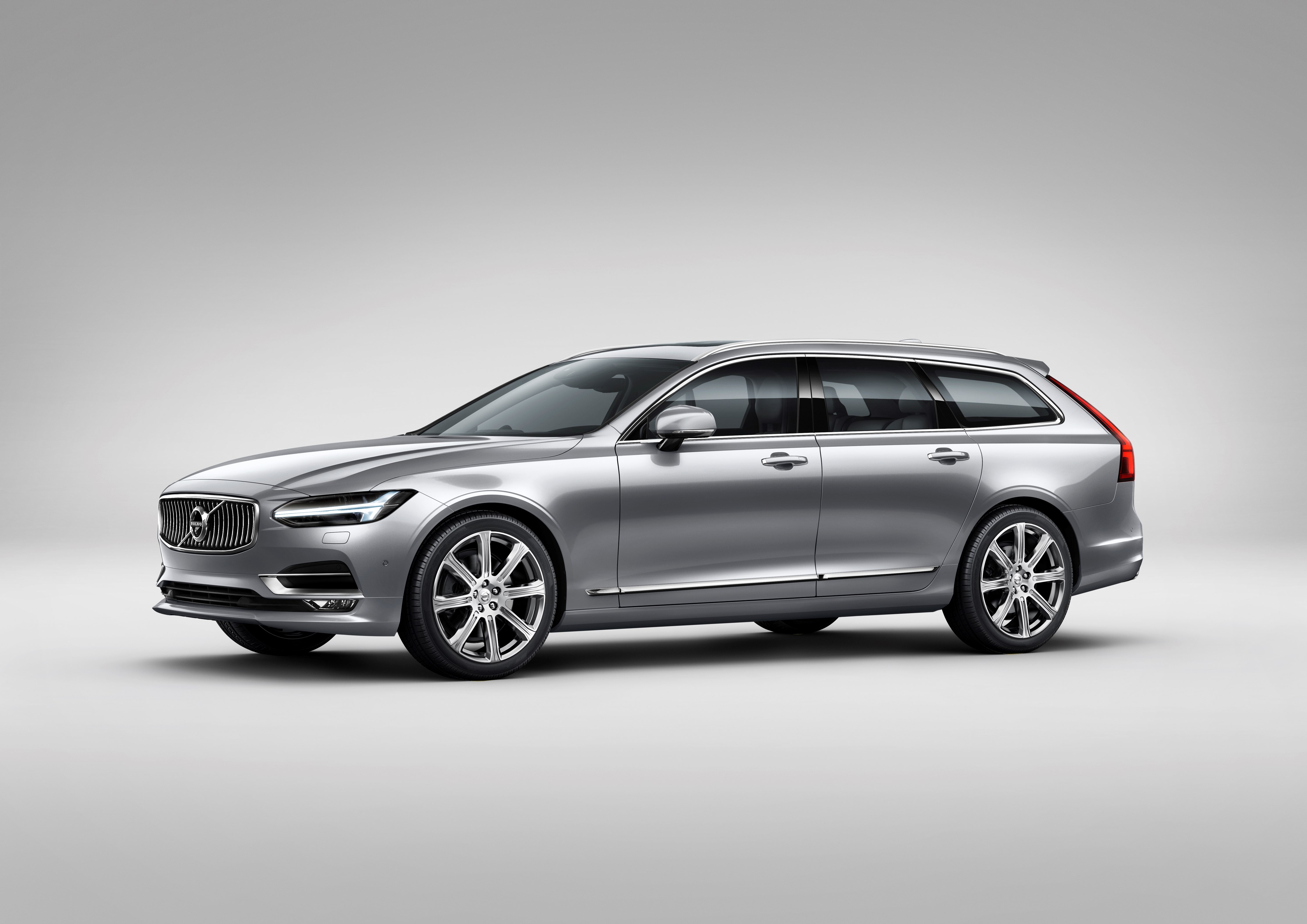 173863_volvo_v90_studio_front_3_4.jpg