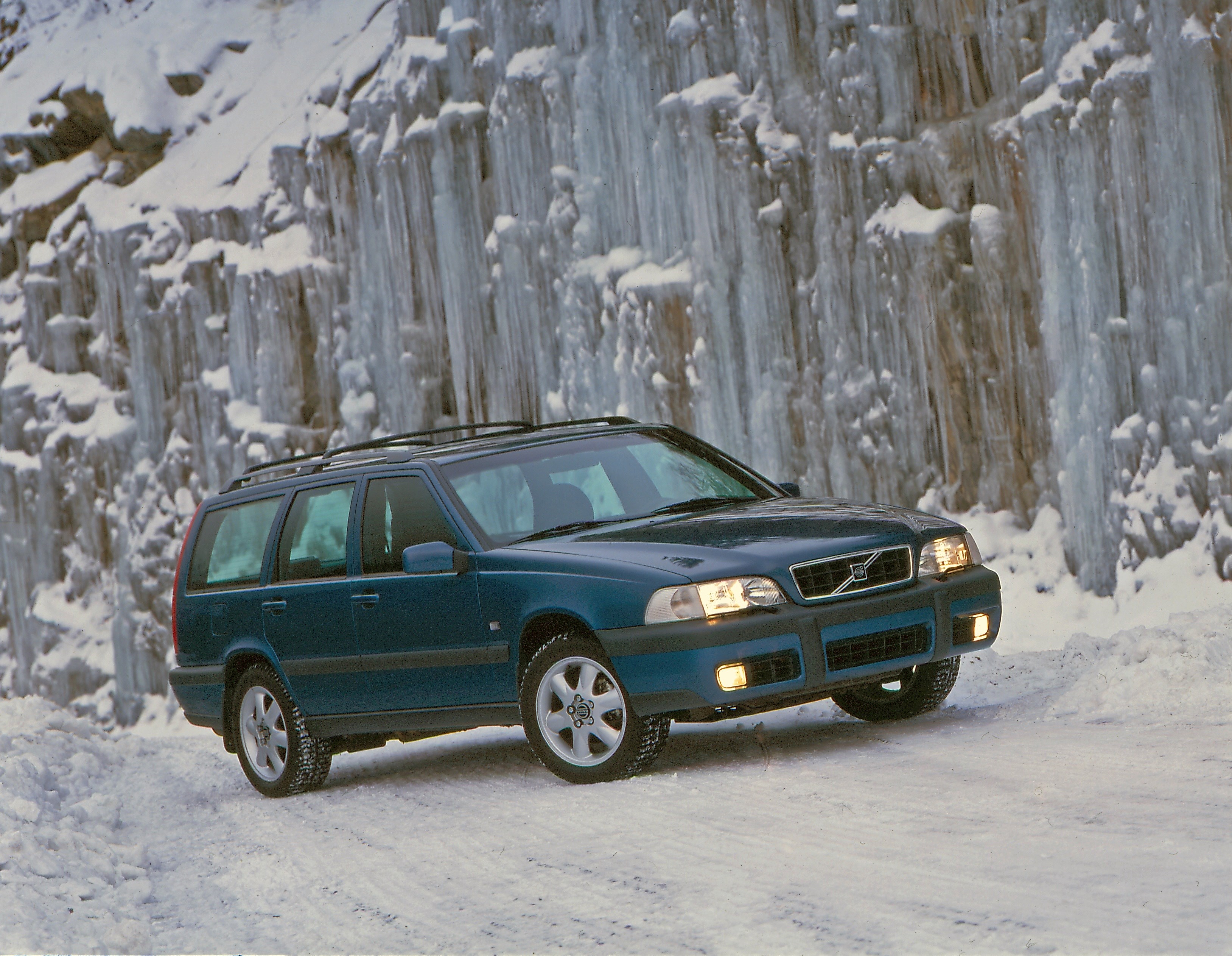 195990_volvo_v70_xc.jpg