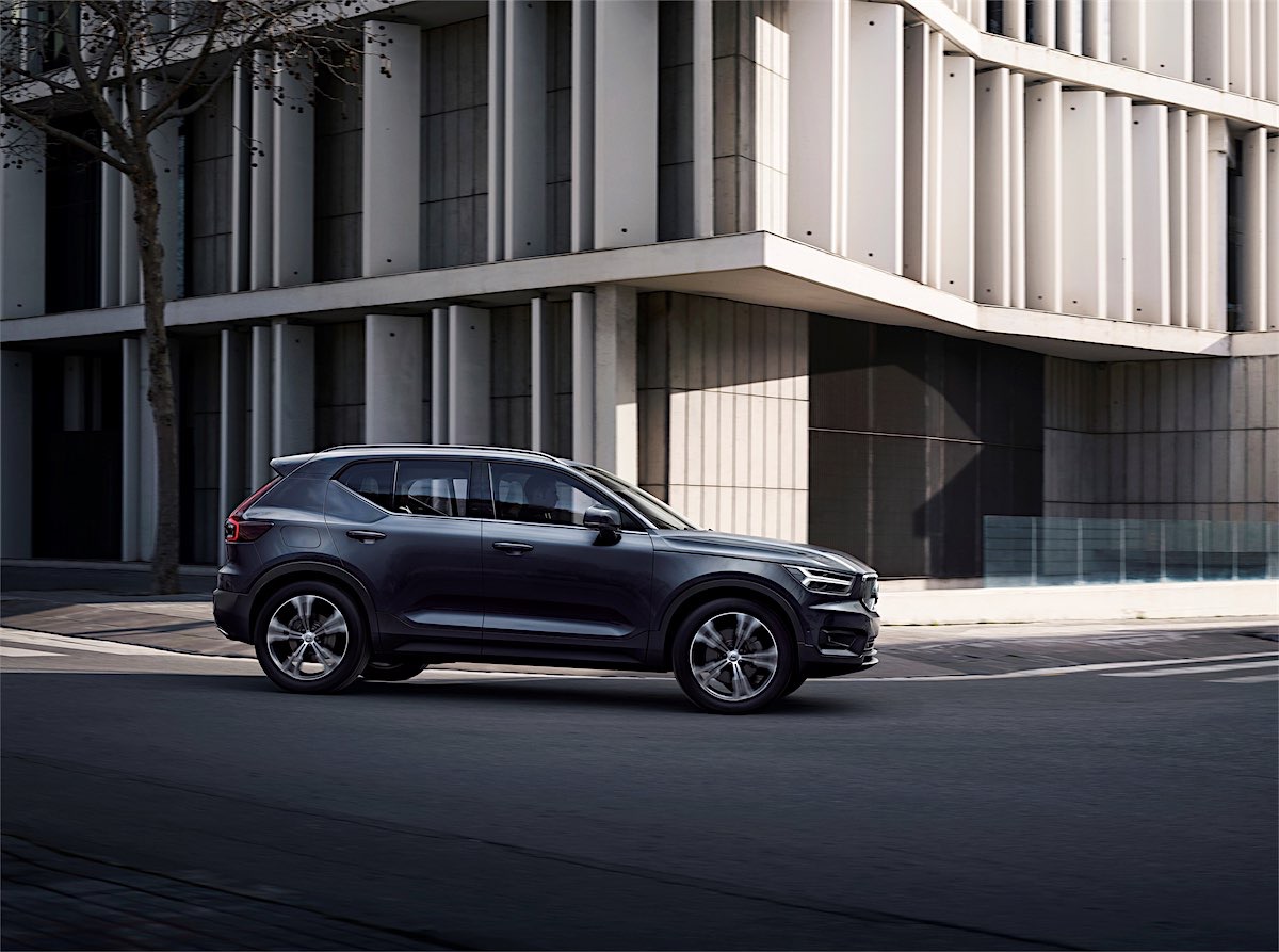 223217_new_volvo_xc40_exterior-resized.jpg