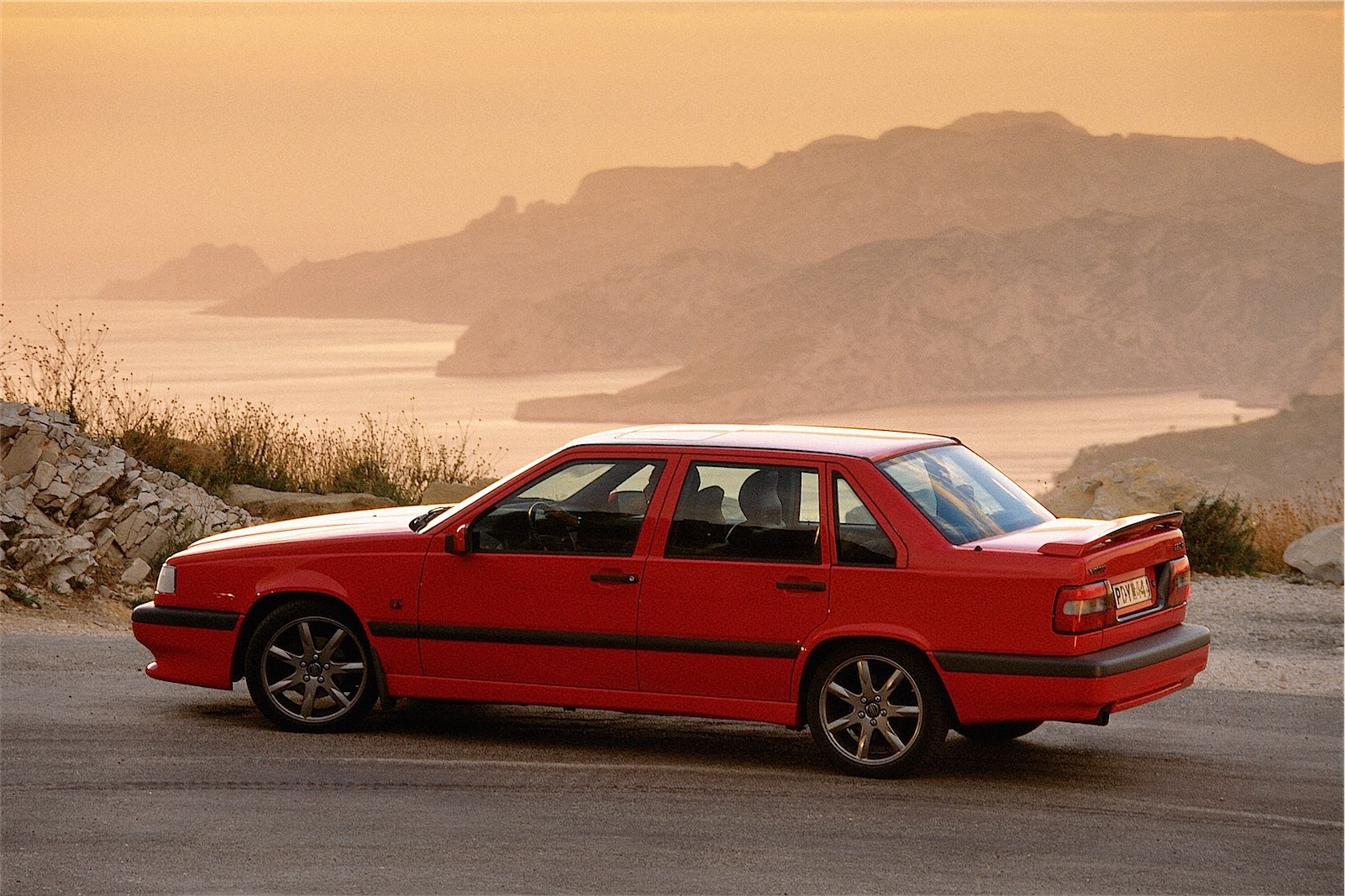 6410_volvo_850_r-resized.jpg