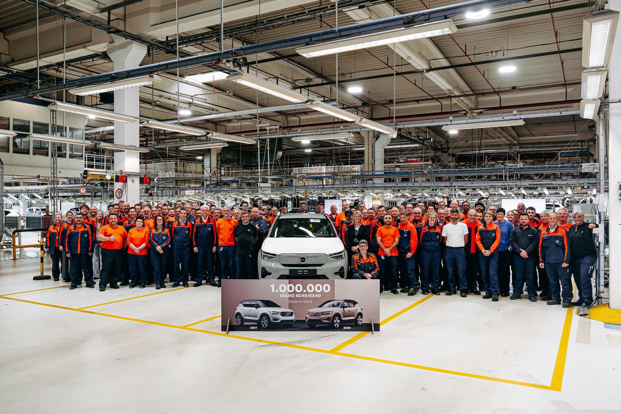 volvo-ghent-plant-celebrates-milestone-with-40-series-crossover-number-1000000-241065_1.jpg