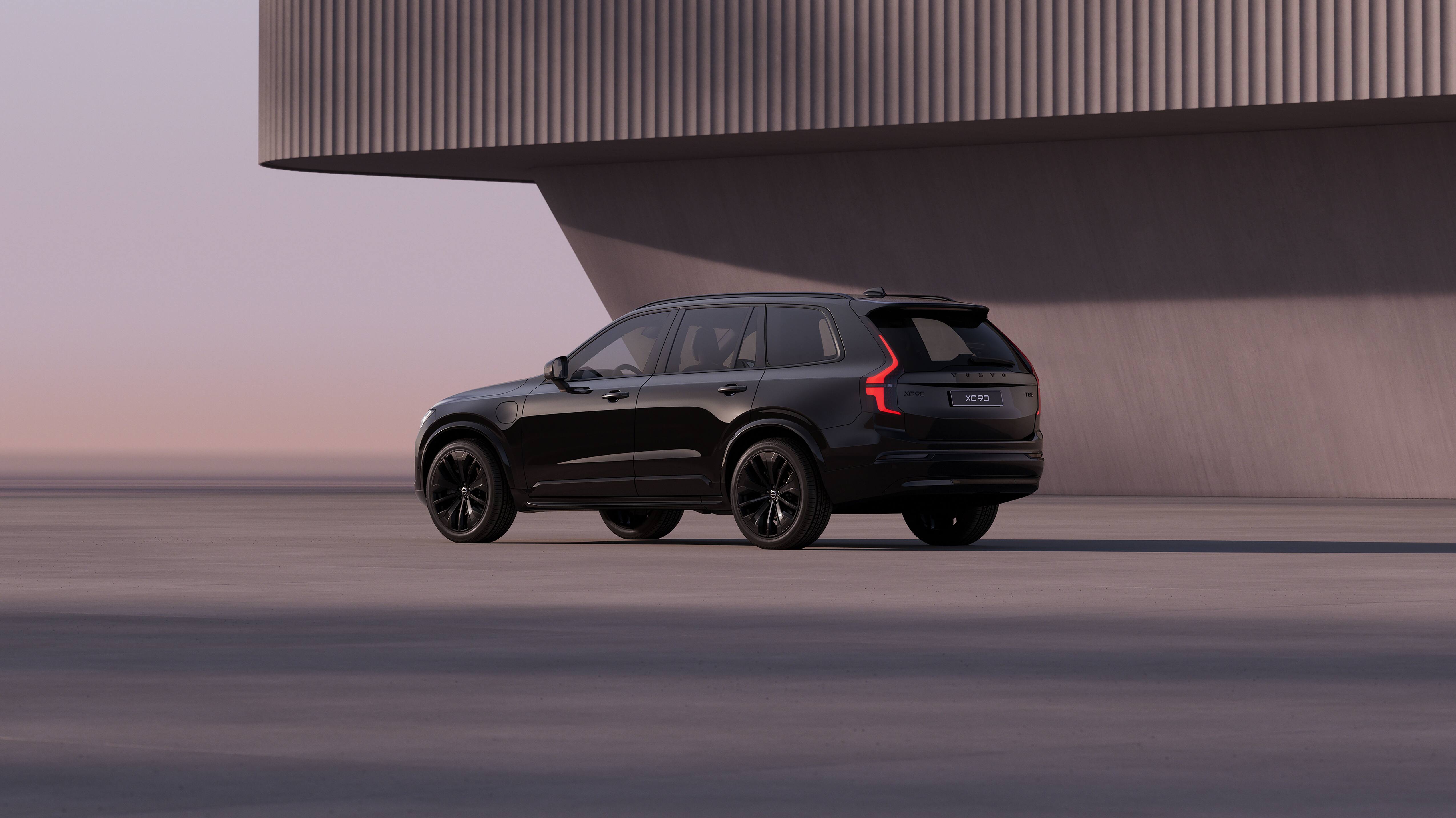 352775_volvo_xc90_black_edition_exterior.jpg