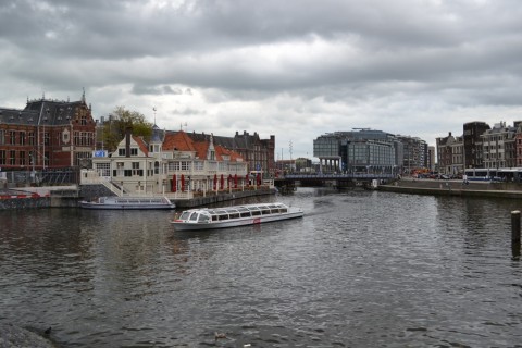 hollandia amszterdam csatorna hajó amsterdam centraal