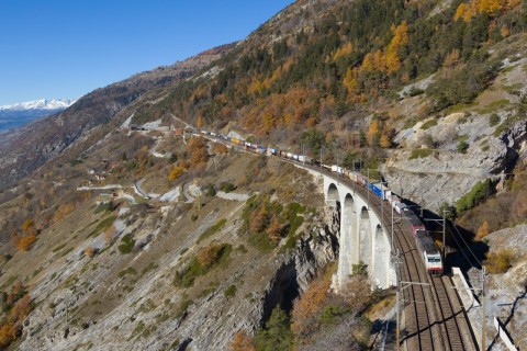 svájc Lötschbergbahn 185 sorozat TRAXX Wikimedia Commons featured picture kiemelt kép