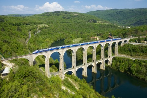 TGV Duplex motorvonat Franciaország Cize-Bolozon viadukt Wikimedia Commons featured picture kiemelt kép