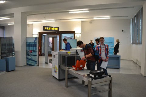 prága technika történeti múzeum reptéri csomagátvilágító