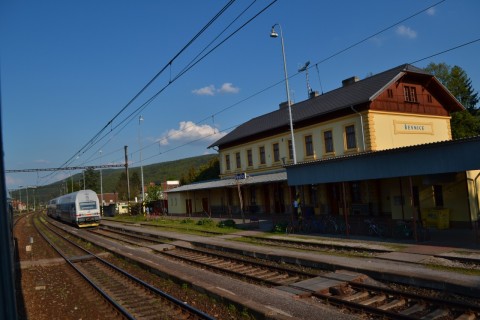 vasút csehország koda Cityelephant Ravnice állomás