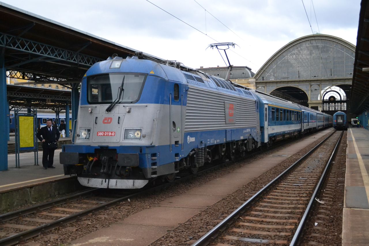 Budapest keleti pályaudvar hungária vonat cd 380 skoda 109E