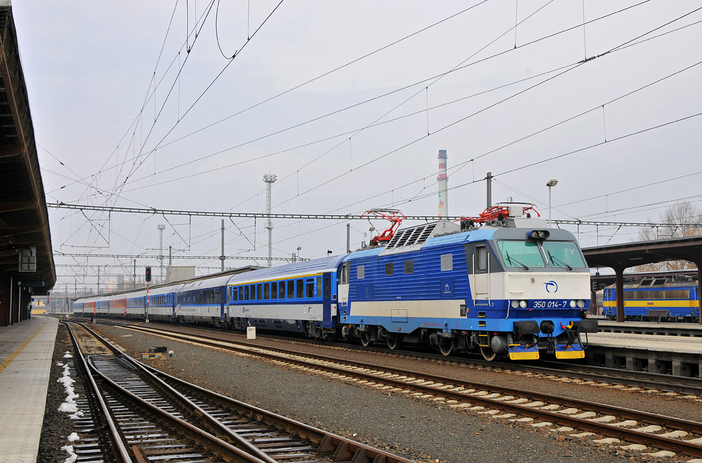 Kolín állomás, ZSSK 350 sorozat