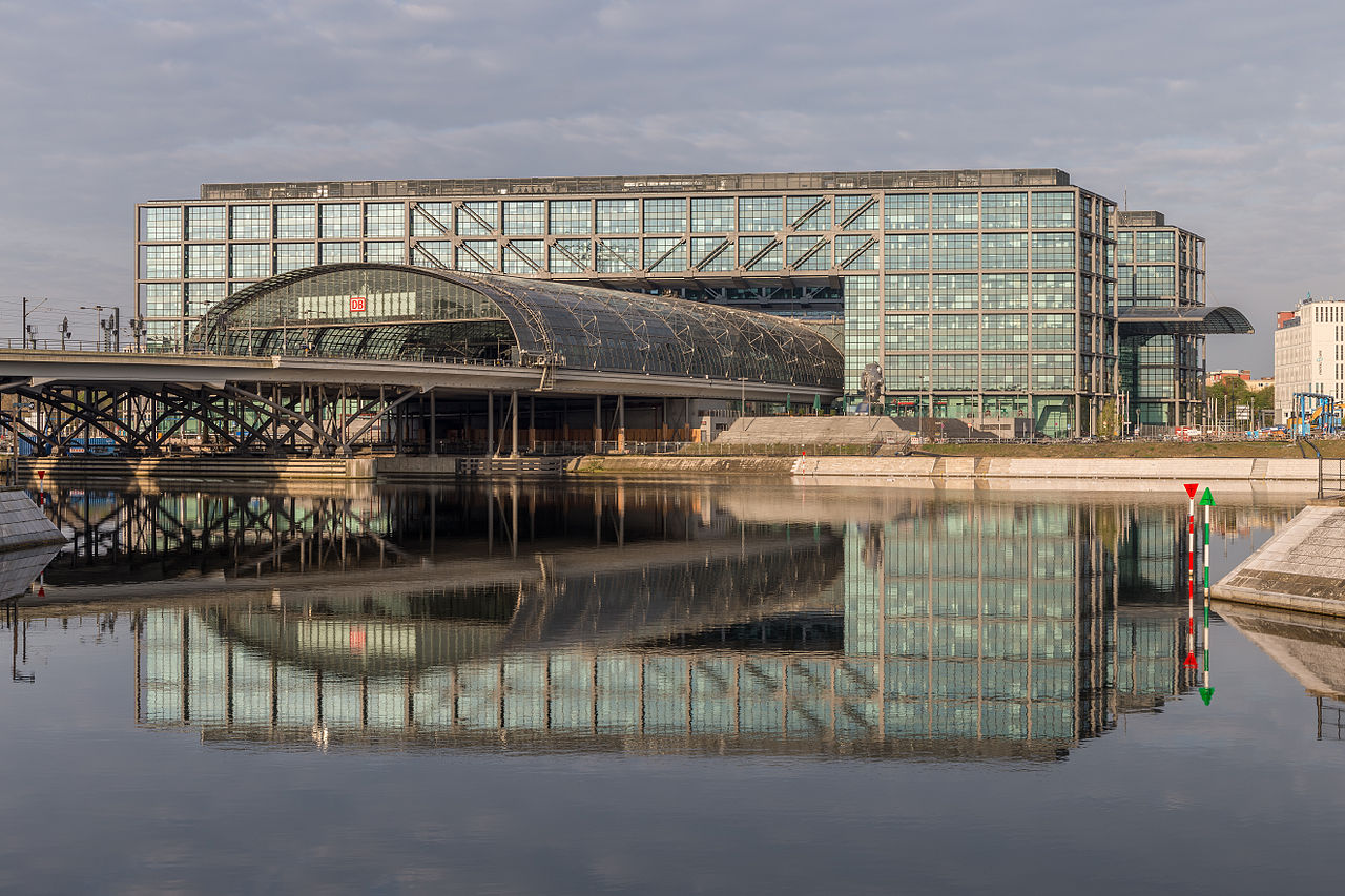 berlin_hauptbahnhof_ostseite_hdr.jpg