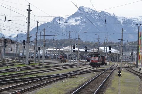  Ausztria, alpok, Salzburg hauptbahnhof, salzburg-tiroler-vasútvonal