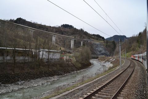  Ausztria, salzburg, salzburg-tiroler-vasútvonal, autópálya, salzach