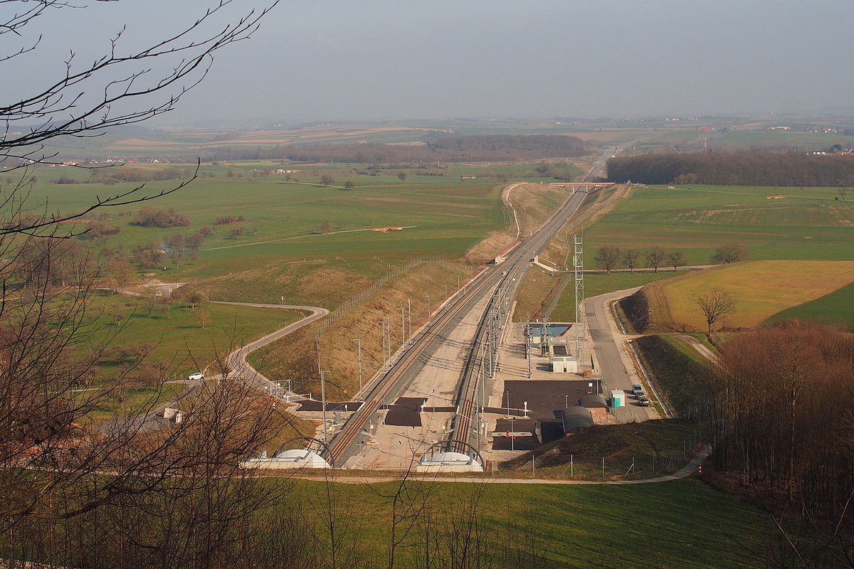 vue_surelevee_de_la_sortie_ouest_du_tunnel.jpg