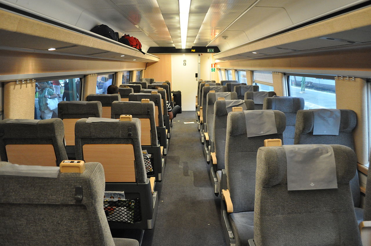 x2000 másodosztályú utastér svéd nagysebességű motorvonat ingavonat