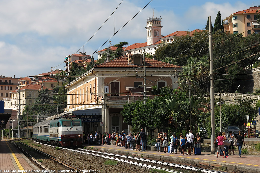 Genova-ventimiglia-vasútvonal, imperia állomás, FS E444 sorozat