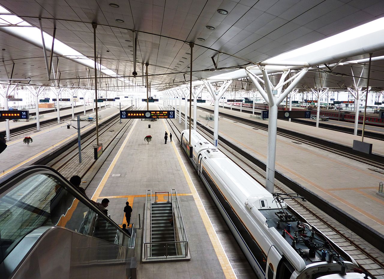 1280px-tianjin-station_crh.JPG