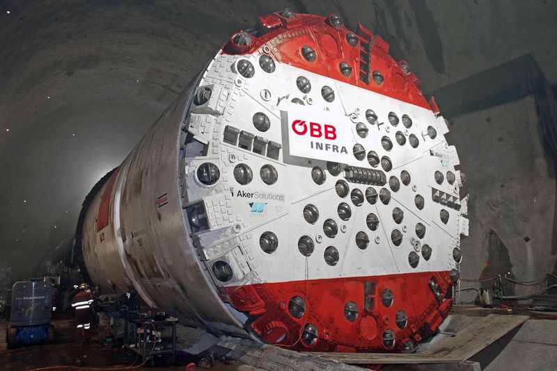 tunnelbohrmaschine-koralmtunnel-2-oebb-pachoinig-2.jpg