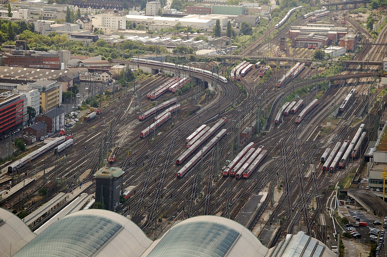 frankfurt_hbf_gleise.jpg