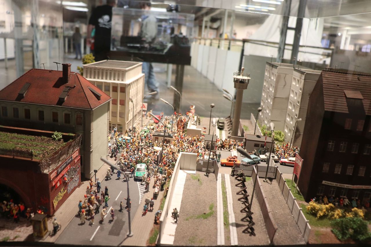 miniatur wunderland, berlini fal, hamburg, dioráma, h0, 1:87