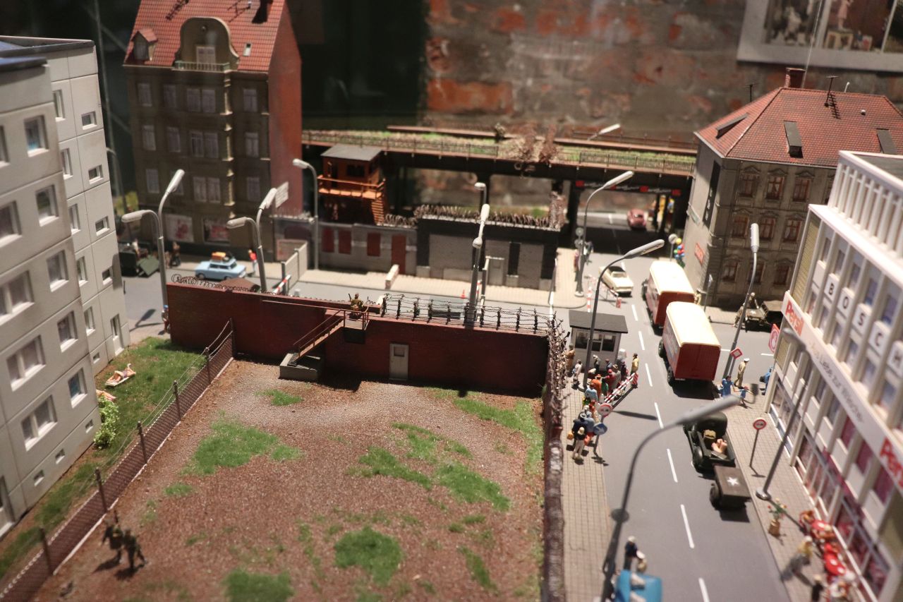 miniatur wunderland, berlini fal, hamburg, dioráma, h0, 1:87