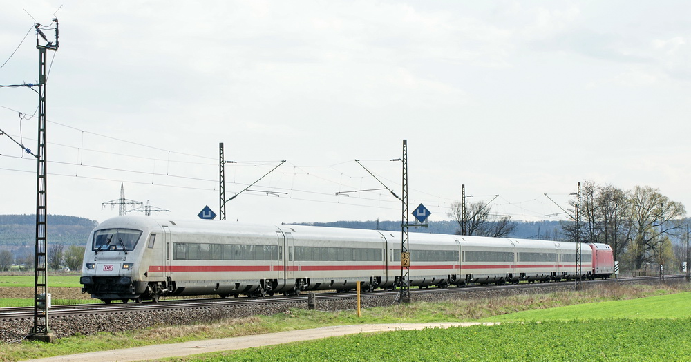 metropolitan_zug_930_mit_6_wagen_bei_baiersdorf_2012_04_12.jpg