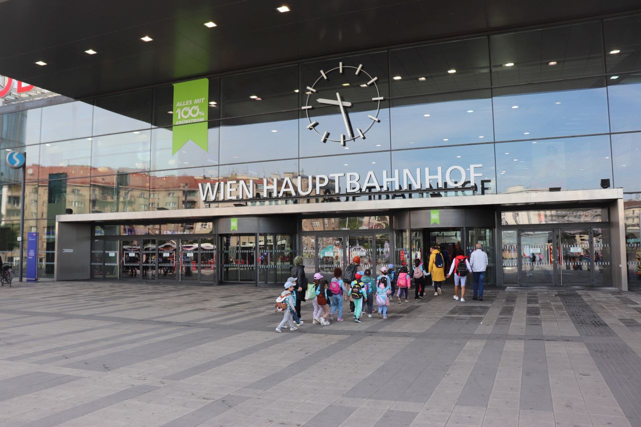 Bécs, 2025, wien hauptbahnhof