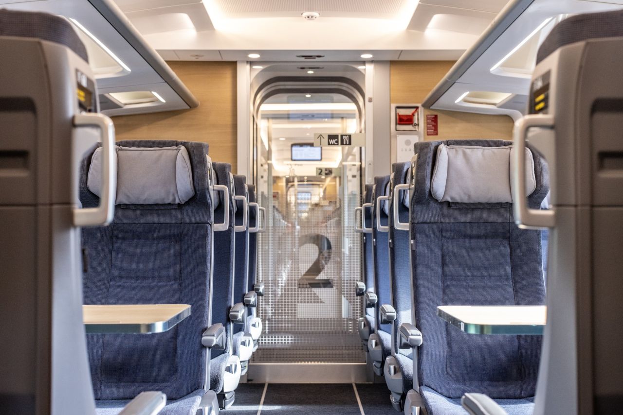 ice l, Berlin hauptbahnhof, talgo