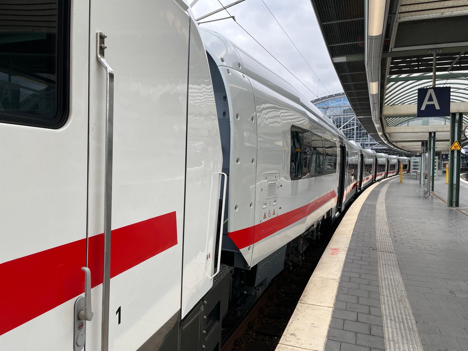 ice l, Berlin hauptbahnhof, talgo