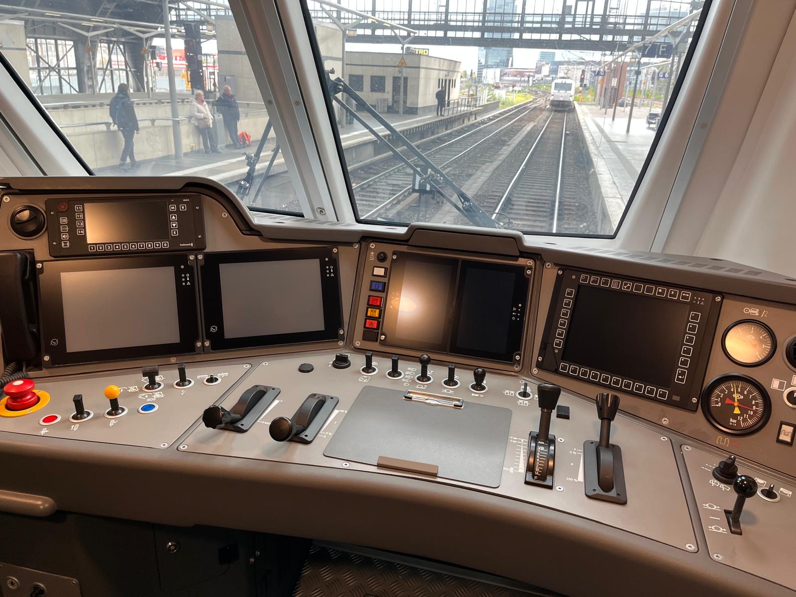 ice l, Berlin hauptbahnhof, talgo