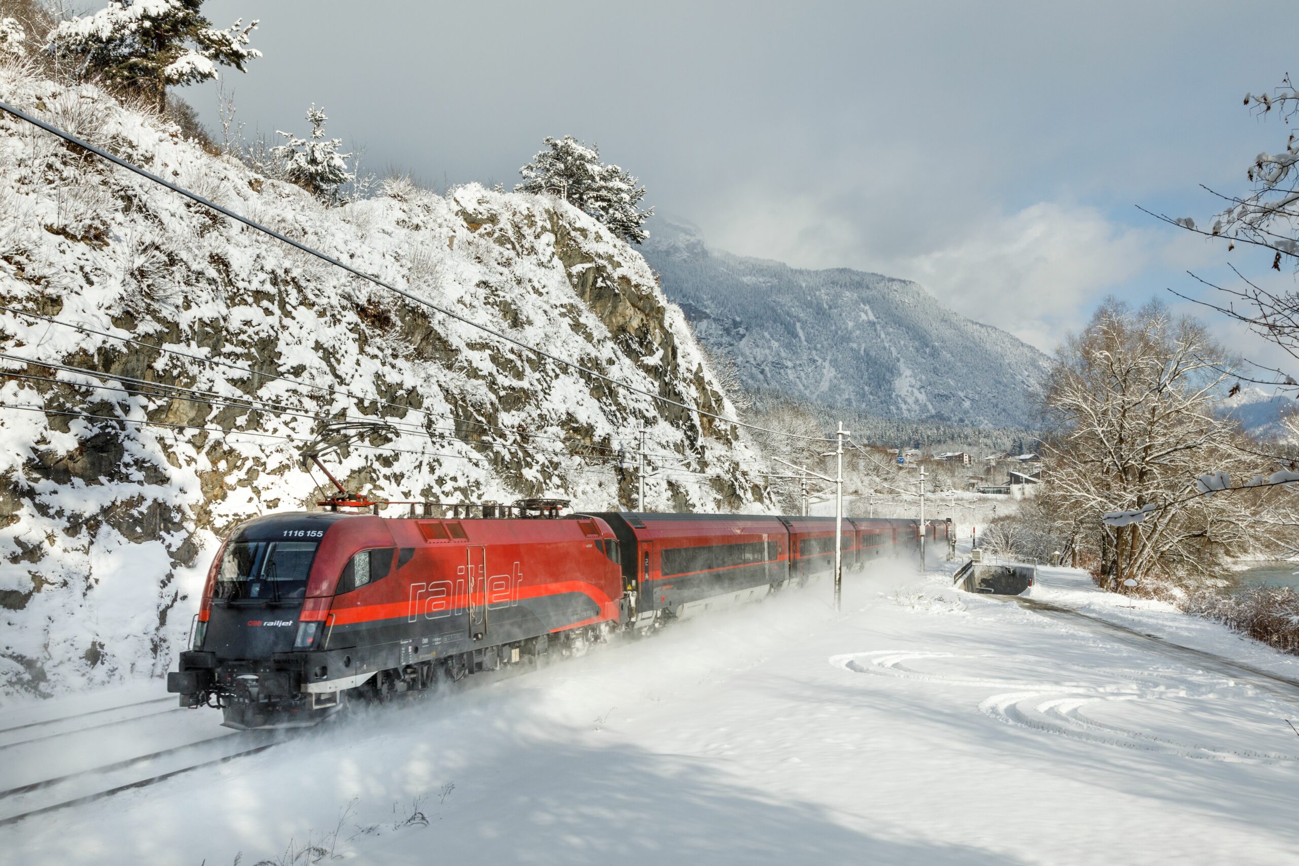 oebb-railjet-im-winter-ctirol-werbung-robert-pupeter-scaled.jpg