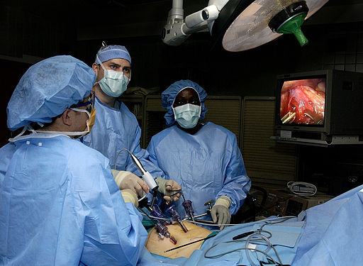 512px-Laparoscopic_stomach_surgery.jpg