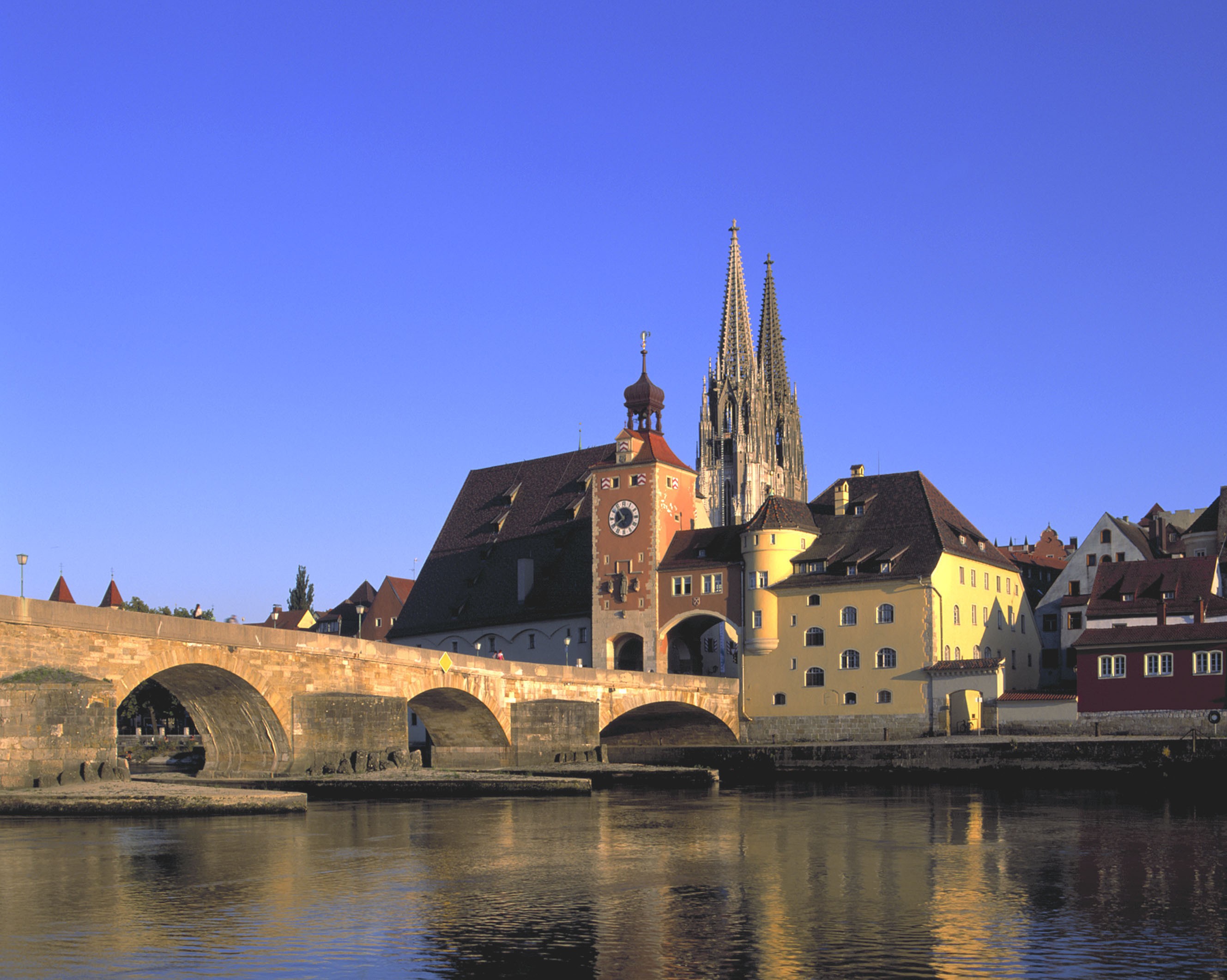 steinerne_brucke_und_dom_1.jpg