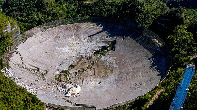 800px-arecibo_dish_remains_after_collapse.jpg