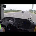 Önvezető busz Kínában - videó