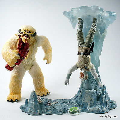 star-wars-saga-wampa-cave-luke-skywalker-hoth-attack-f2a5cc31112b9dfb0dc591d77898a330.jpg