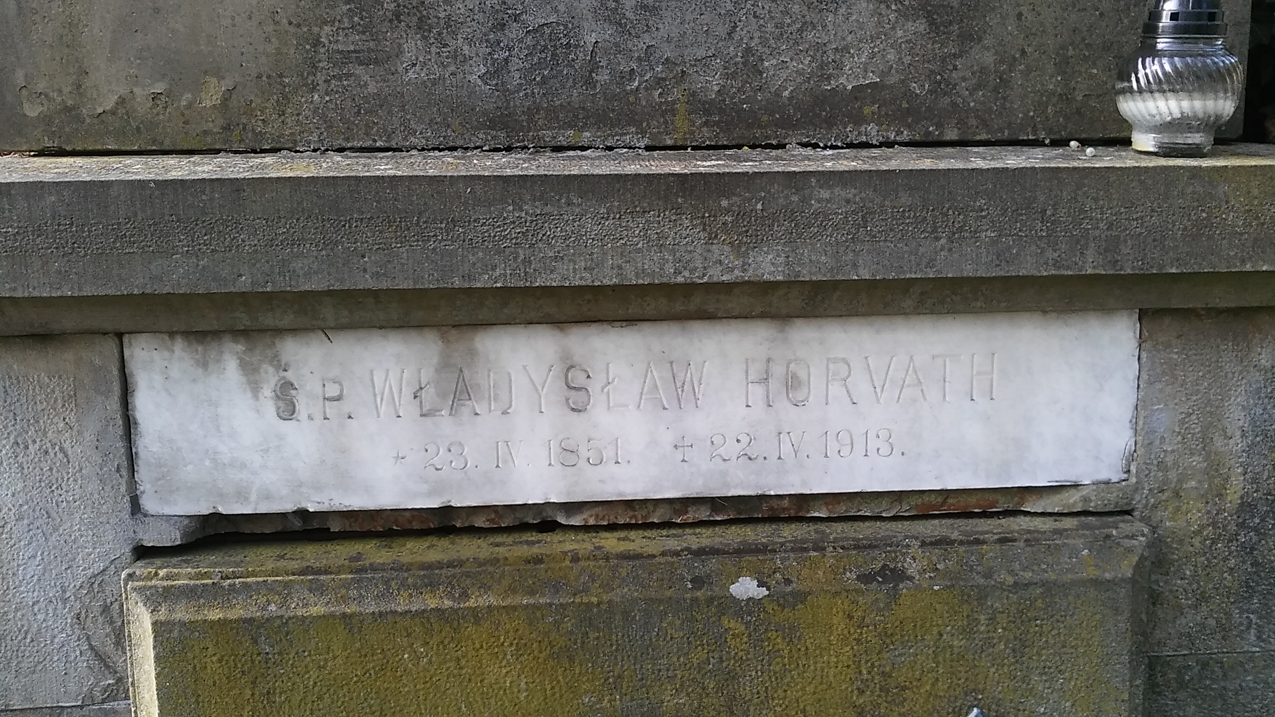Wladyslaw Horvath sírja a licsakivi temetőben. Ugyan Lvivnek kevés magyar vonatkozása van, a Boim-kápolna azonban a város egykori polgármestere, a magyar származású Boim György megbízására készült el 1615-ben.