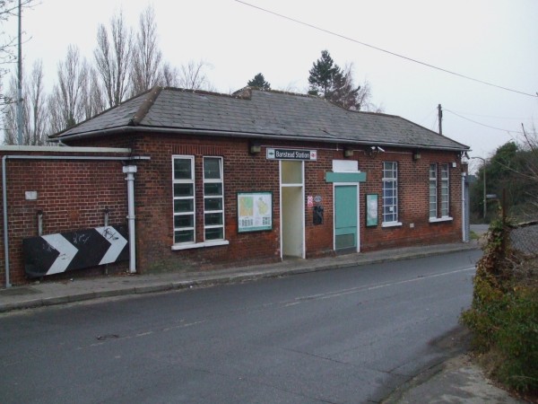 Banstead_station_building.JPG