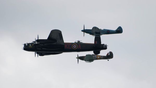 Lancaster&Hurricane&Spitfire 01 bl.jpg