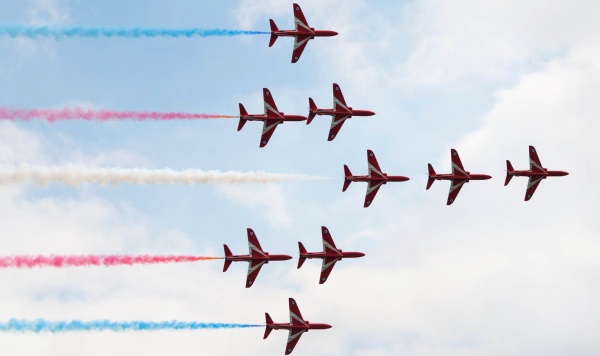 Red Arrows 06 bl.jpg