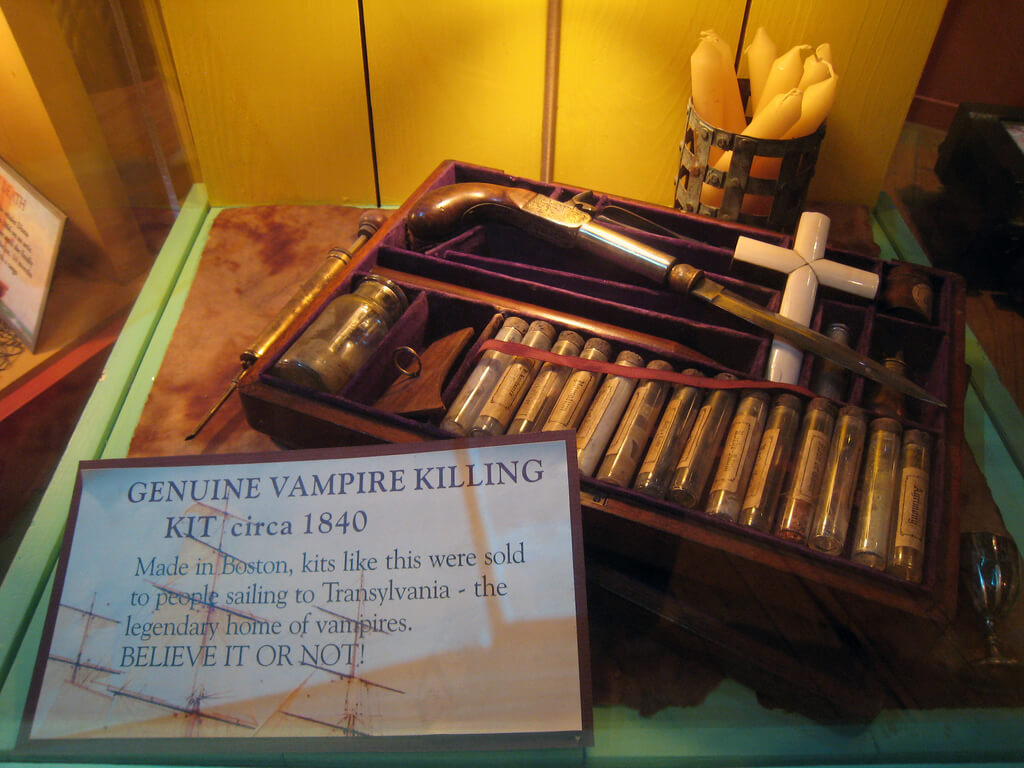 vampire_killing_kit_1.jpg