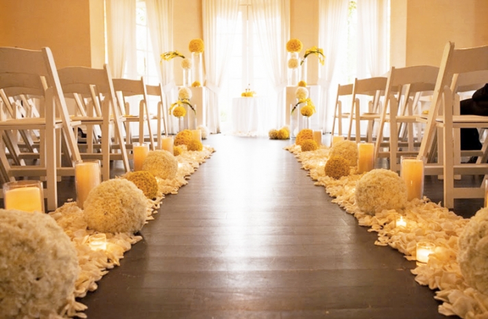2013-wedding-trends-elegant-wedding-ceremony-aisle-wood-with-white-yellow-wedding-flowers.jpeg